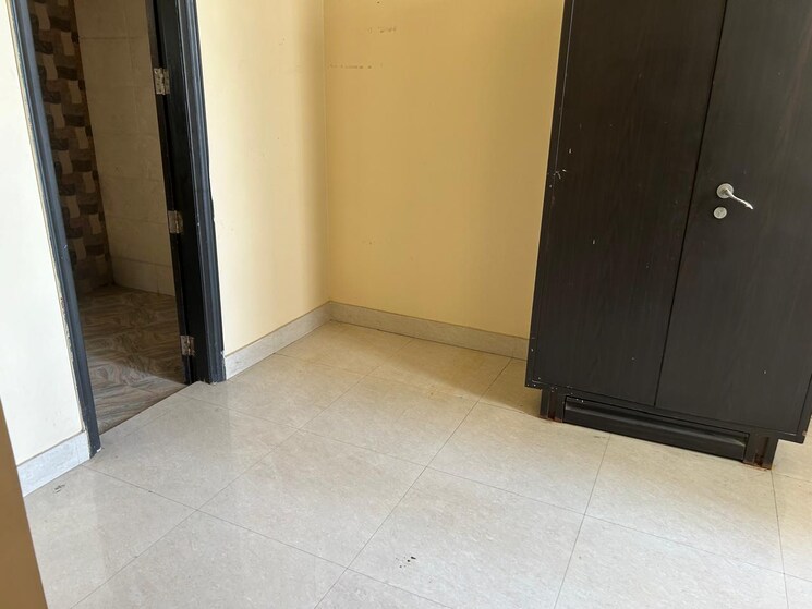 Room, sector 43 3 Bedroom 300 Sq.Yd. Independent House In Sector 43 Noida 8773816