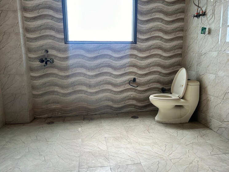 Bathroom, sector 43 3 Bedroom 300 Sq.Yd. Independent House In Sector 43 Noida 8773816