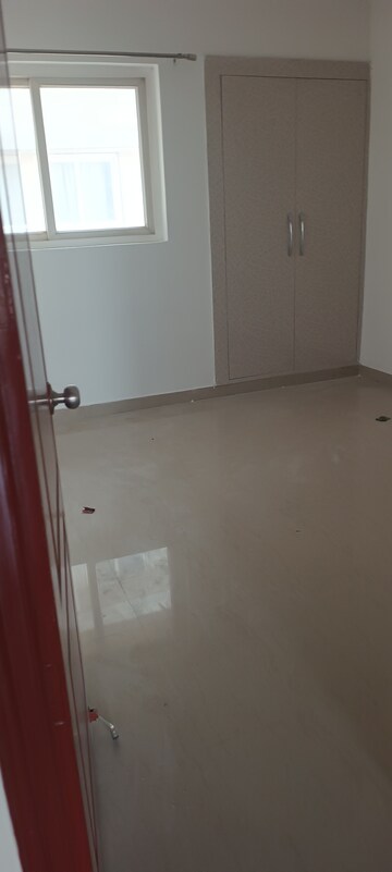 Room in 3 BHK Apartment at ATS Dolce, Zeta I Greater Noida – for Rent