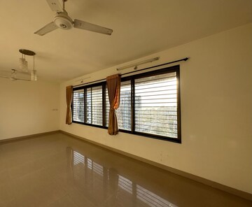 Bedroom in 3 BHK Apartment at Andheri West – for Rent