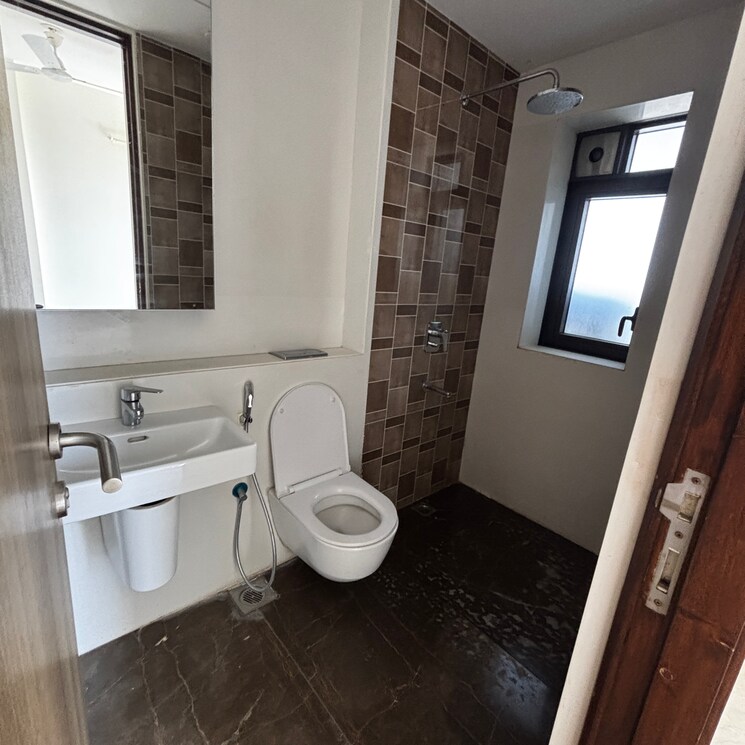 Bathroom, lodha-the-park-side 3 Bedroom 978 Sq.Ft. Apartment In Kamala Mill Mumbai 8773842