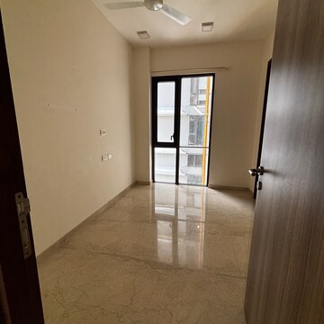 Room in 3 BHK Apartment at Lodha The Park Side, Kamala Mill – for Rent