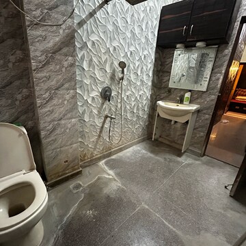 Attached Bathroom in 2 BHK Builder Floor at Kotla Mubarakpur – for Rent