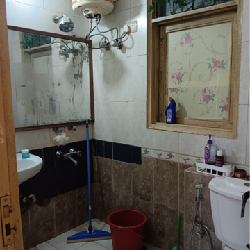 Team Area in 3 BHK Builder Floor at Boutique Residential Apartments C-220, Sarvodaya Enclave – for Rent