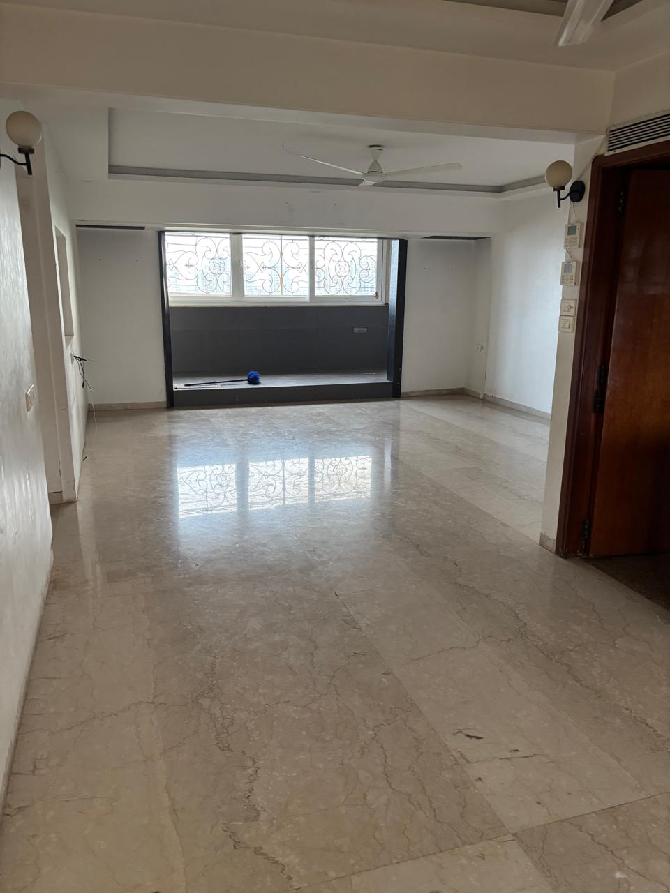 2 BHK Apartment For Rent in Lokhandwala Back Road, an
