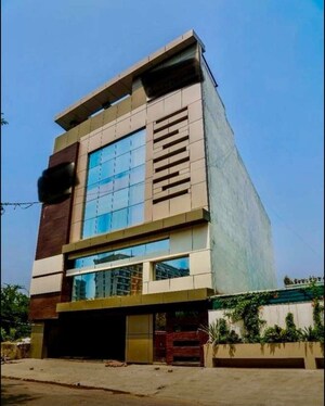  Showroom For Sale in Vibhuti Khand