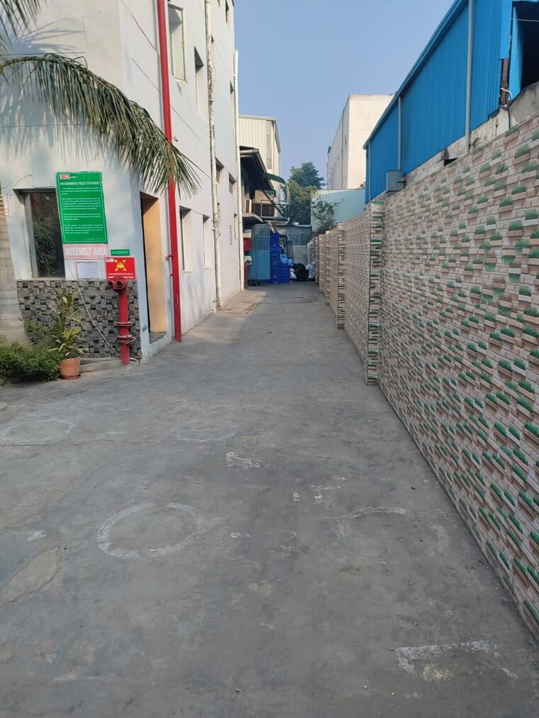  Parking, ecotech iii greater noida Commercial Warehouse 1000 Sq.Mt. In Ecotech Iii Greater Noida Greater Noida 8773875