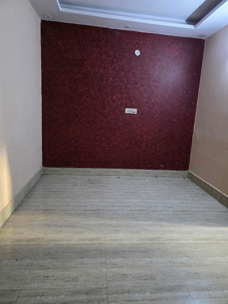 Room, uttam nagar 2 Bedroom 50 Sq.Yd. Builder Floor In Uttam Nagar Delhi 8773876