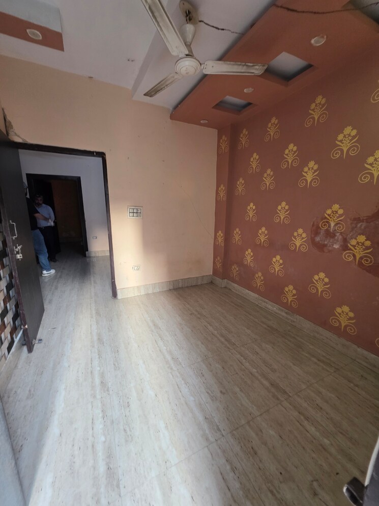 undefined, uttam nagar 2 Bedroom 50 Sq.Yd. Builder Floor In Uttam Nagar Delhi 8773876