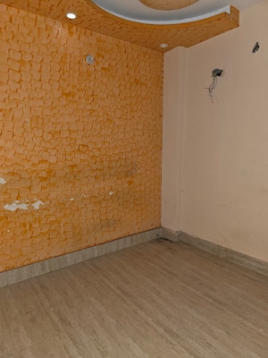 Furnished Amenities in 2 BHK Builder Floor at Uttam Nagar – for Sale