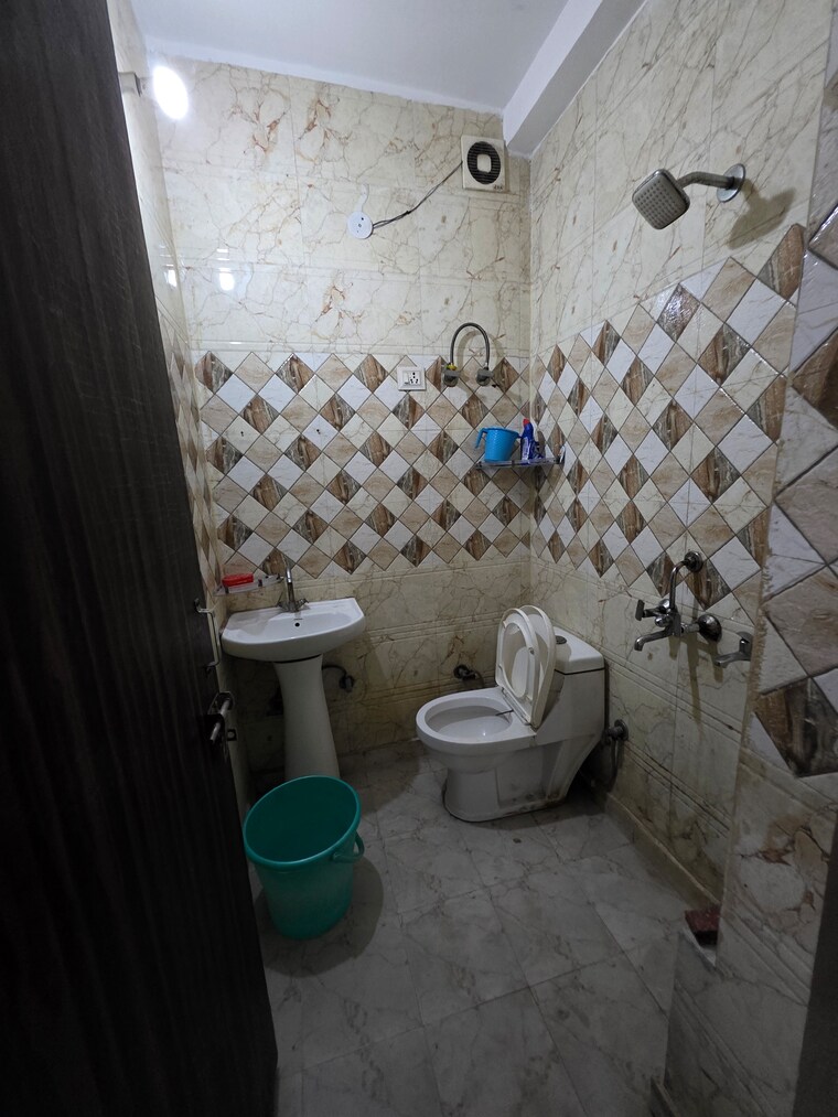 Bathroom, uttam nagar 2 Bedroom 450 Sq.Ft. Builder Floor In Uttam Nagar Delhi 8773880