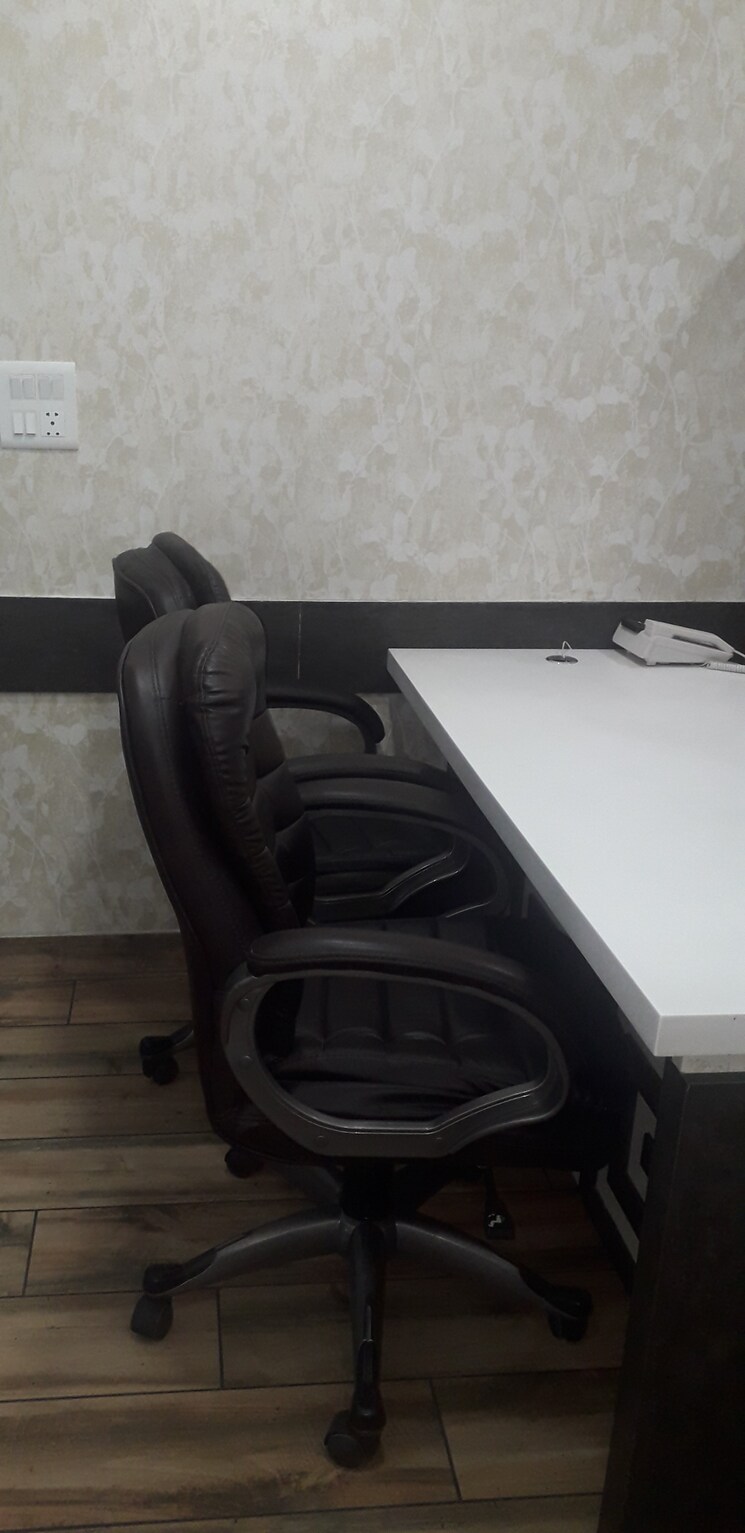  Parking, netaji subhash place Commercial Office Space 680 Sq.Ft. In Netaji Subhash Place Delhi 8773886