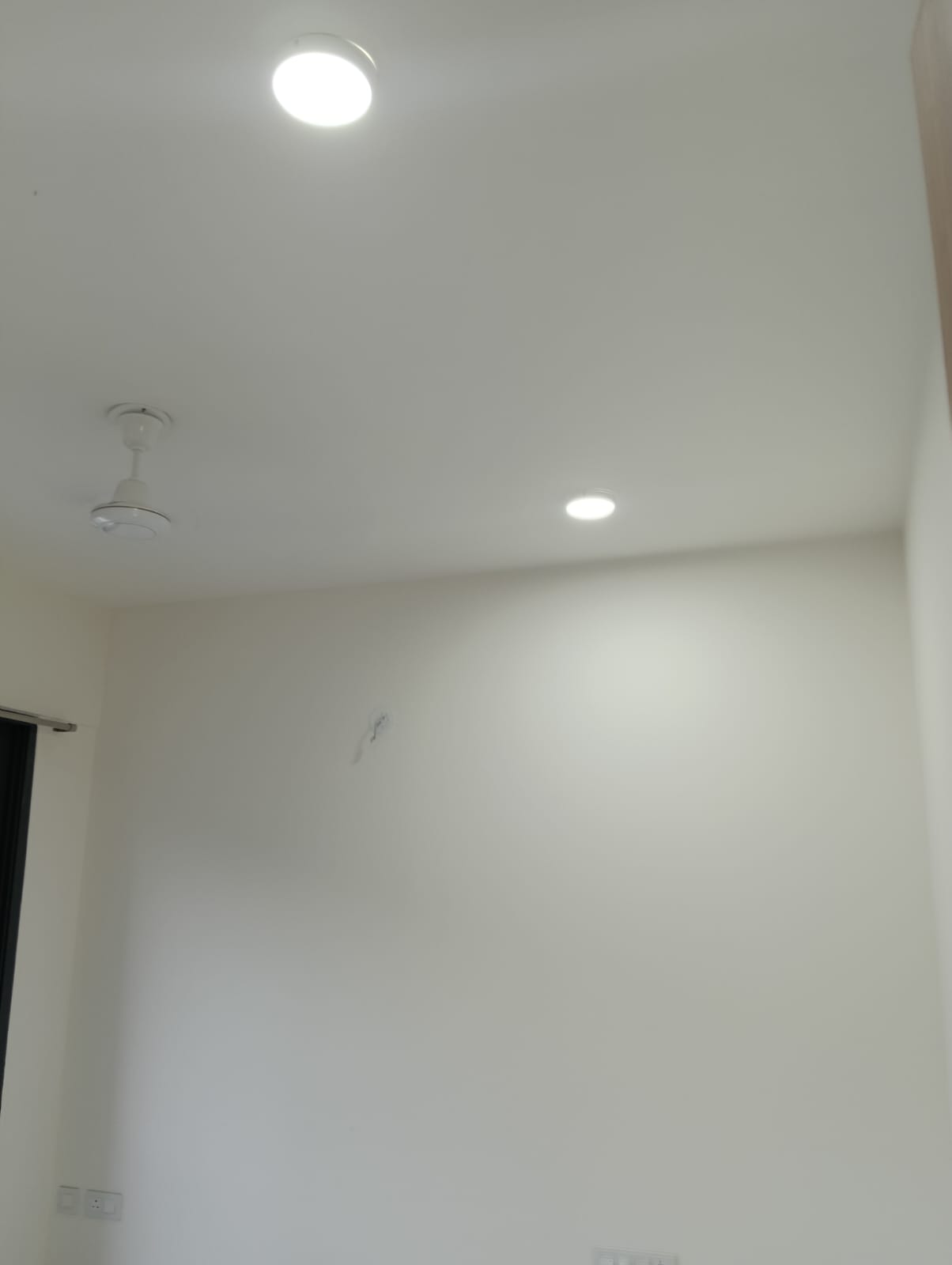 1.5 BHK + Extra Room Apartment For Rent in Suncity Complex