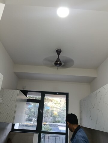 Furnished Amenities in 1.5 BHK Apartment at Suncity Complex, Powai – for Rent