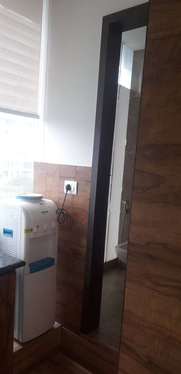 Bathroom, netaji subhash place Commercial Office Space 680 Sq.Ft. In Netaji Subhash Place Delhi 8773886
