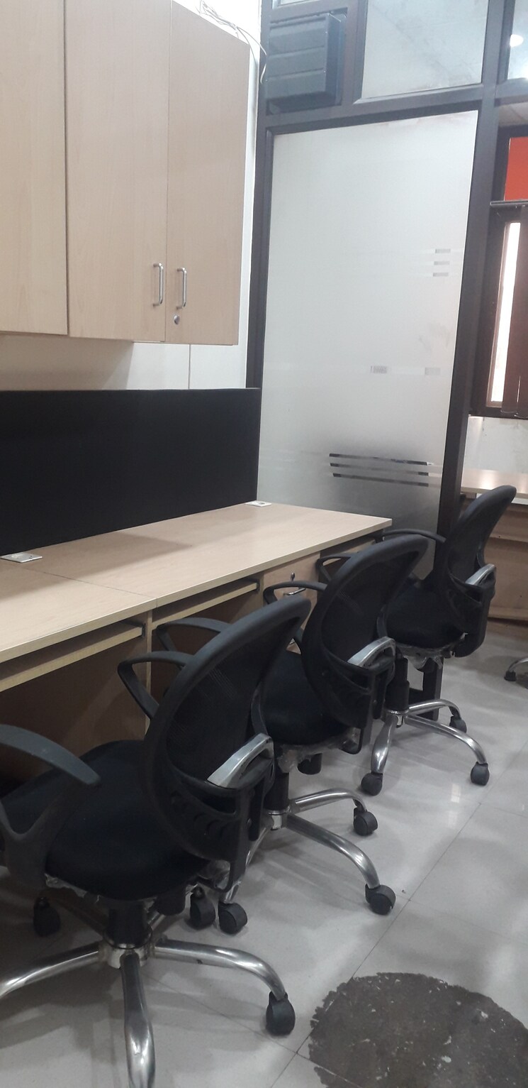 Team Area, netaji subhash place Commercial Office Space 350 Sq.Ft. In Netaji Subhash Place Delhi 8773905