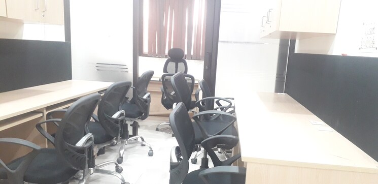 Team Area, netaji subhash place Commercial Office Space 350 Sq.Ft. In Netaji Subhash Place Delhi 8773905