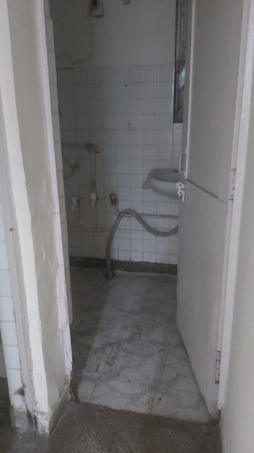 Bathroom in 1.5 BHK Apartment at Mayur Vihar – for Rent