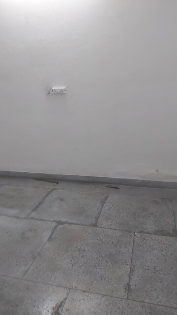 Room in 1.5 BHK Apartment at Mayur Vihar – for Rent