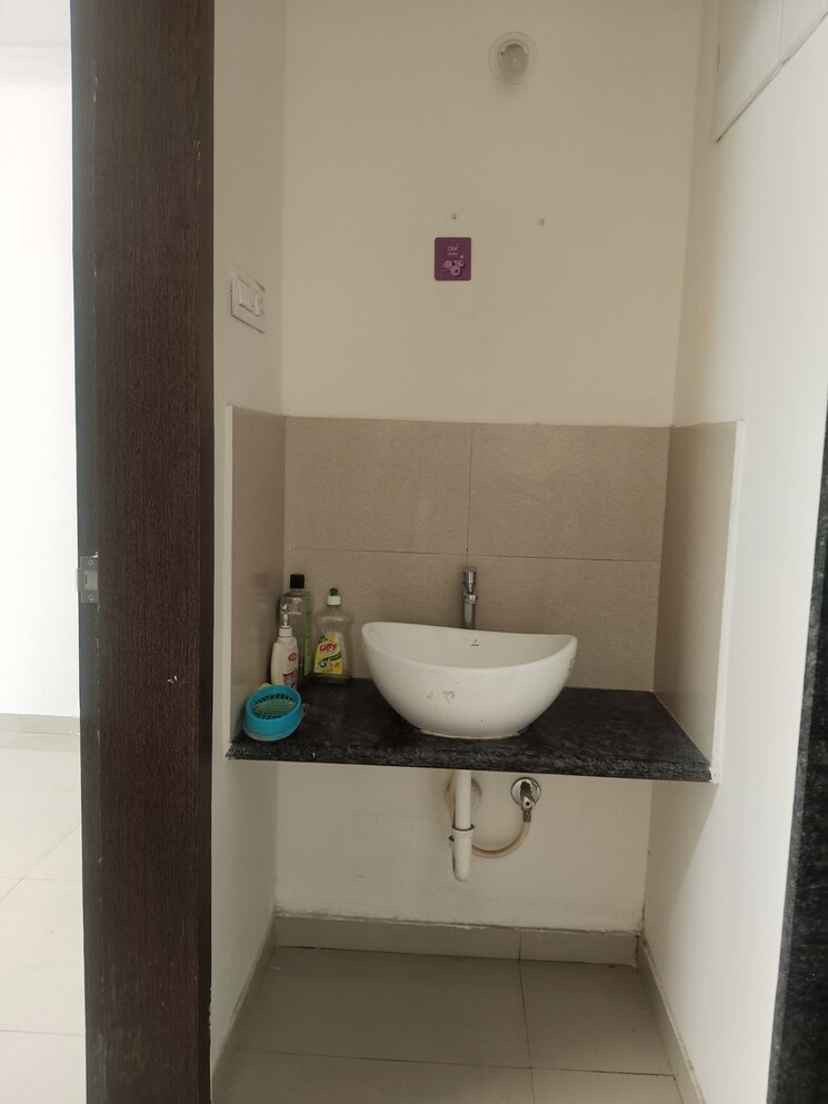 Bathroom, mantra-29-gold-coast 3 Bedroom 819 Sq.Ft. Apartment In Tingre Nagar Pune 8773932