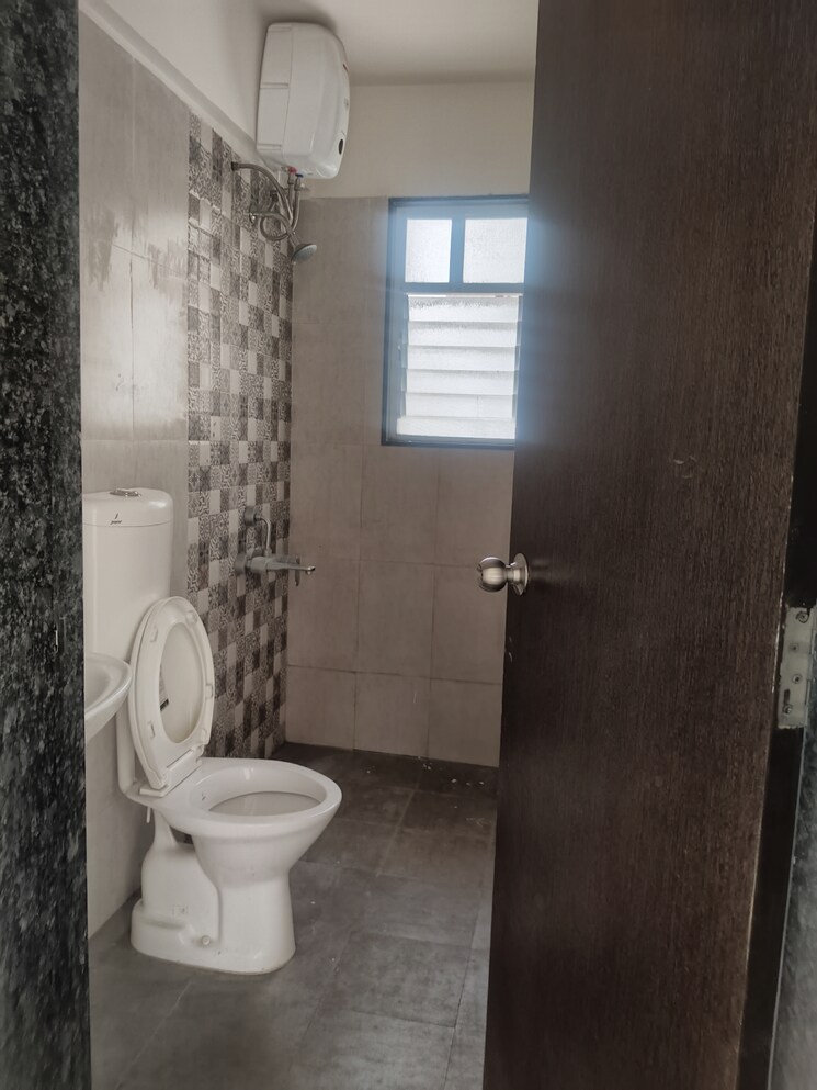 Bathroom, mantra-29-gold-coast 3 Bedroom 819 Sq.Ft. Apartment In Tingre Nagar Pune 8773932