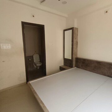 Room in 3 BHK Apartment at Orchid Flora, Vemali – for Rent