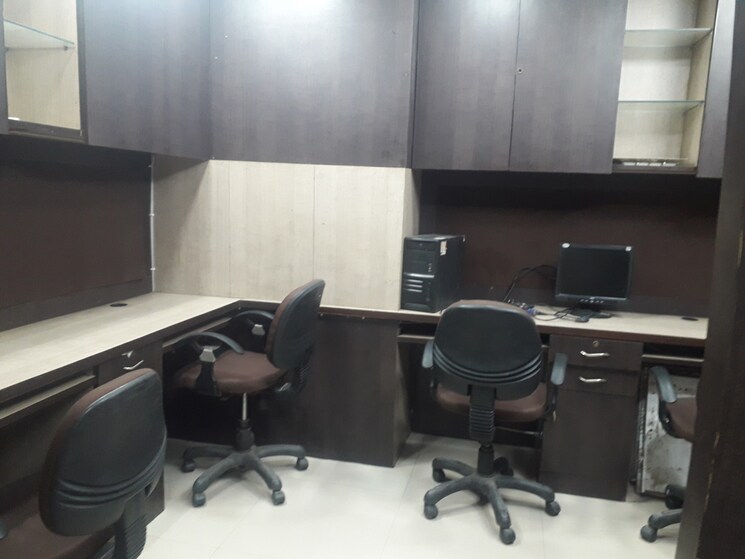 Team Area, netaji subhash place Commercial Office Space 600 Sq.Ft. In Netaji Subhash Place Delhi 8773920