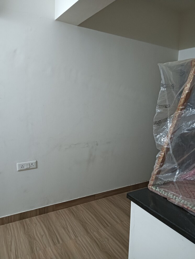 Room, emaar-emerald-floors-premier 1 RK 300 Sq.Ft. Apartment In Sector 65 Gurgaon 8773936