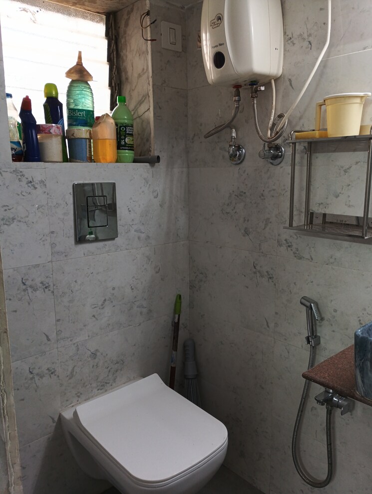 Bathroom, vile parle west Pg For Girls In Vile Parle West 8773963