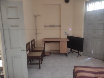 Master Bedroom in 1 BHK Independent House at New Nana Peth – for Rent
