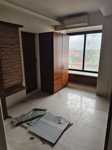 Room in 4 BHK Apartment at A1 Apartment, Malabar Hill – for Sale