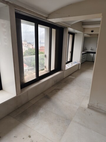 Room in 4 BHK Apartment at A1 Apartment, Malabar Hill – for Sale