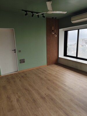 Room in 4 BHK Apartment at A1 Apartment, Malabar Hill – for Sale