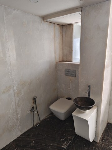 Bathroom in 4 BHK Apartment at A1 Apartment, Malabar Hill – for Sale