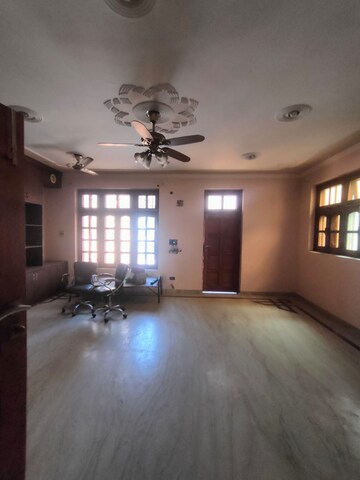 Room in 2.5 BHK Independent House at Delta I Greater Noida – for Rent