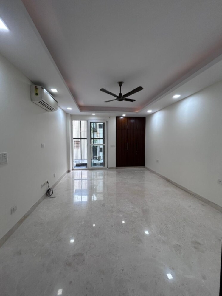 Room, new friends colony 4 Bedroom 4500 Sq.Ft. Builder Floor In New Friends Colony Delhi 8774007