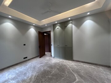 Room in 4 BHK Builder Floor at New Friends Colony – for Rent