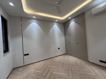 Room in 4 BHK Builder Floor at New Friends Colony – for Rent