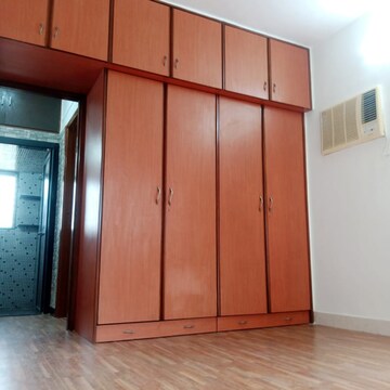 Room in 1 BHK Apartment at Accord CHS Andheri West, Lokhandwala Complex – for Rent