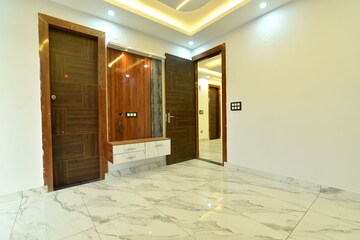 Room in 3 BHK Builder Floor at Gms Road – for Sale
