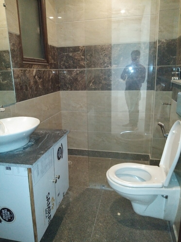 Bathroom, shivalik colony 3 Bedroom 1800 Sq.Ft. Builder Floor In Shivalik Colony Delhi 8774077