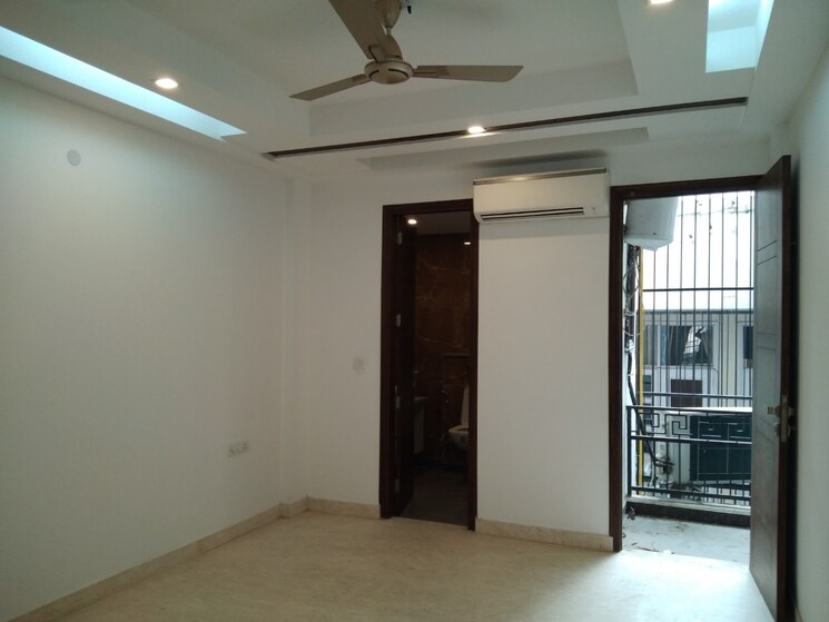 Room, shivalik colony 3 Bedroom 1800 Sq.Ft. Builder Floor In Shivalik Colony Delhi 8774077