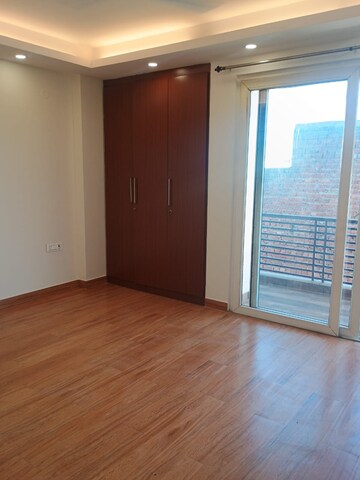 Room in 3 BHK Apartment at Orchid Petals, Sector 49 – for Rent
