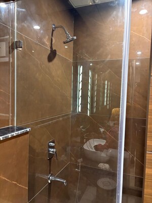 Furnished Amenities in 3 BHK Builder Floor at Unitech Arcadia, South City 2 – for Sale