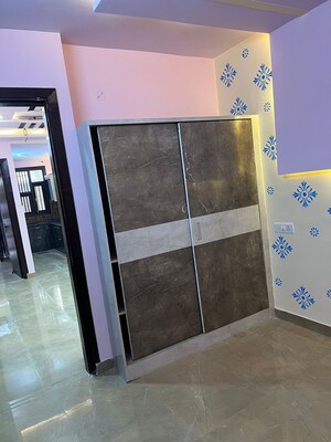 Furnished Amenities in 2 BHK Builder Floor at Sant Nagar – for Sale