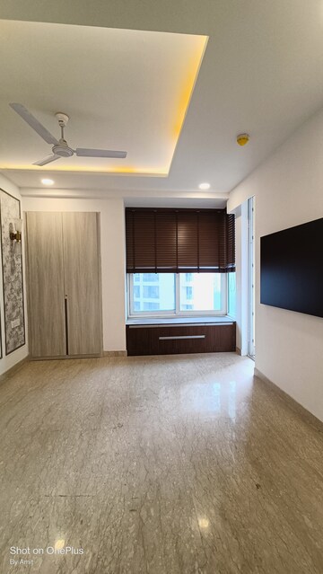 Room in 3 BHK Apartment at Ambience Tiverton, Sector 50 – for Rent