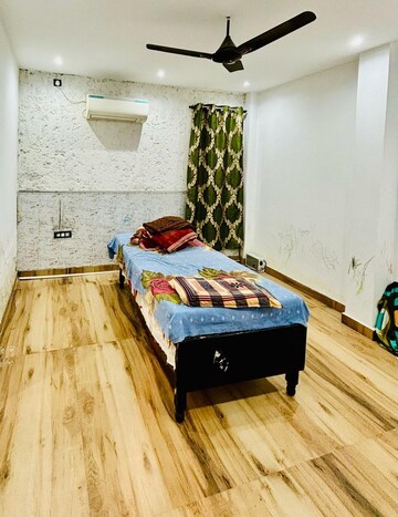 Bedroom in 5 BHK Villa at Omaxe Designer Villas Mayfield Garden, Sector 51 – for Rent