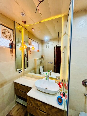Attached Bathroom in 5 BHK Villa at Omaxe Designer Villas Mayfield Garden, Sector 51 – for Rent