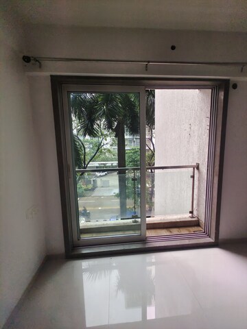 Room in 3 BHK Apartment at Nexus Hyde Park Residency, Manpada – for Rent