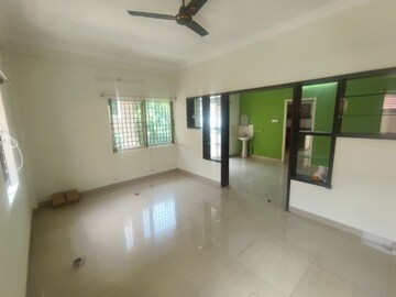 Room in 2 BHK Builder Floor at Hsr Layout – for Rent